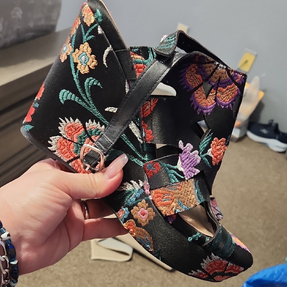 Floral Embroidered Women's Wedge Sandals